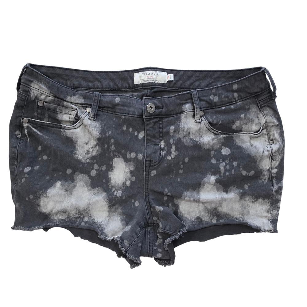 Torrid Denim Womens 18 Grey Acid Wash Bleach Splatter Raw Hem Cut Off Shorts